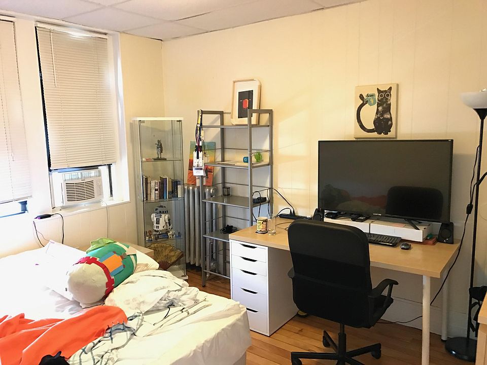 2nd image of 136 Washington St #34