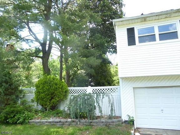 3rd image of 54 Foxwood Dr