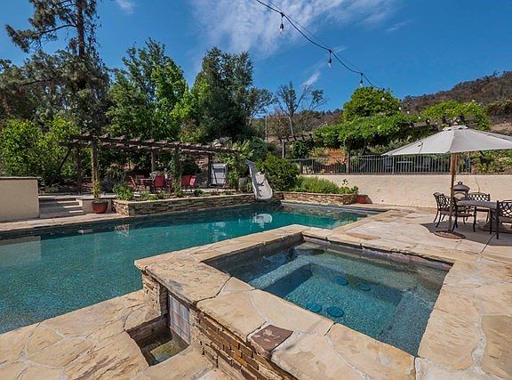 2086 Calle Salto Thousand Oaks-large-059