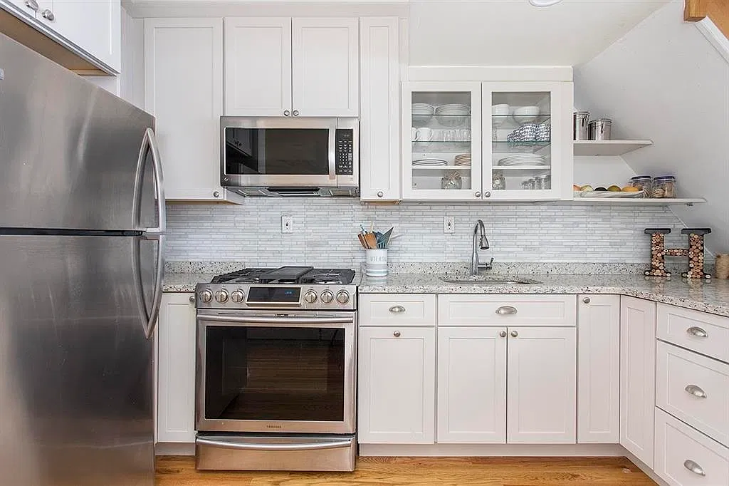 2 bed, 2.0 bath, 1064 sqft, $4,200 — Photo 3