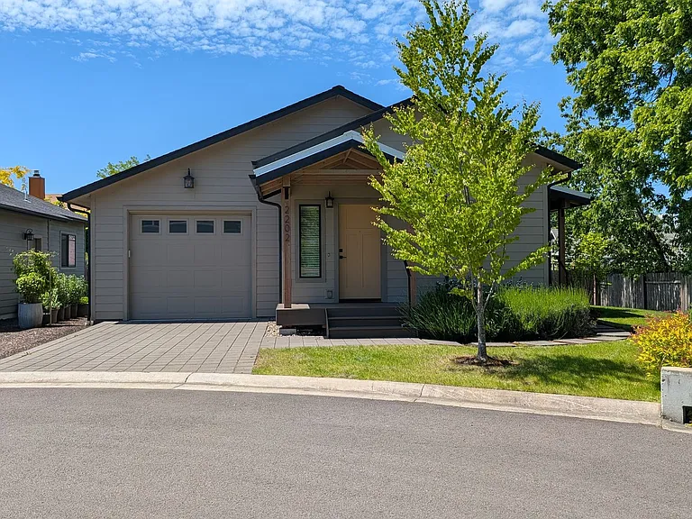 2202 Four Oaks Grange Rd — Photo 3
