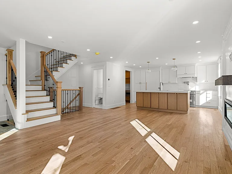 309 Broadway #1 — Photo 3