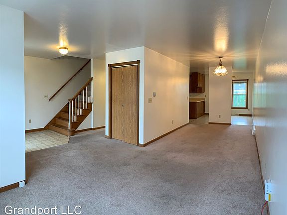 4th image of 467 W Grand Ave #6738864