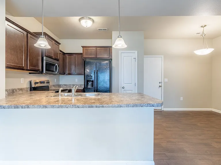 6909 Daniel Defoe Dr — Photo 25