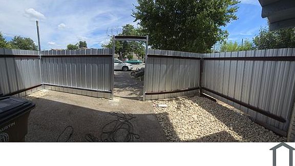 5th image of 8616 Putnam Dr #101