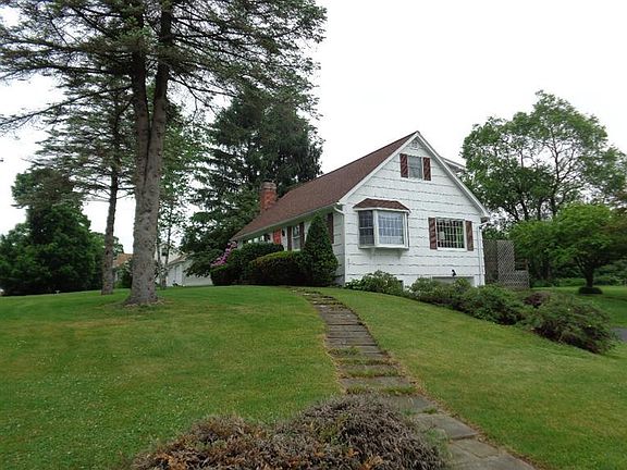 5th image of 27 Meadow Ln
