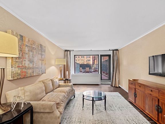 3rd image of 301 E 62nd St APT 2B