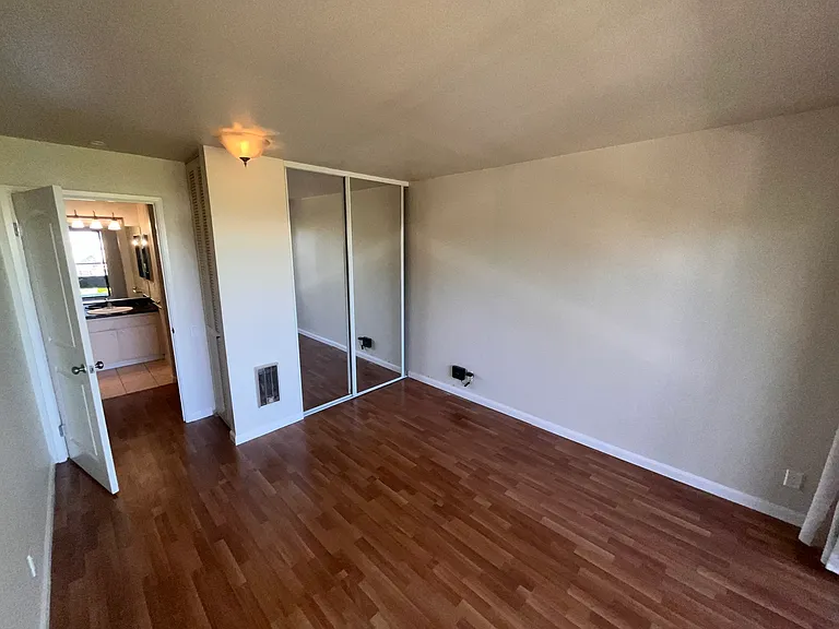 300 Vernon St #22 — Photo 8