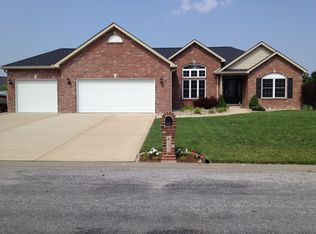 822 Carr Dr, New Athens, IL 62264