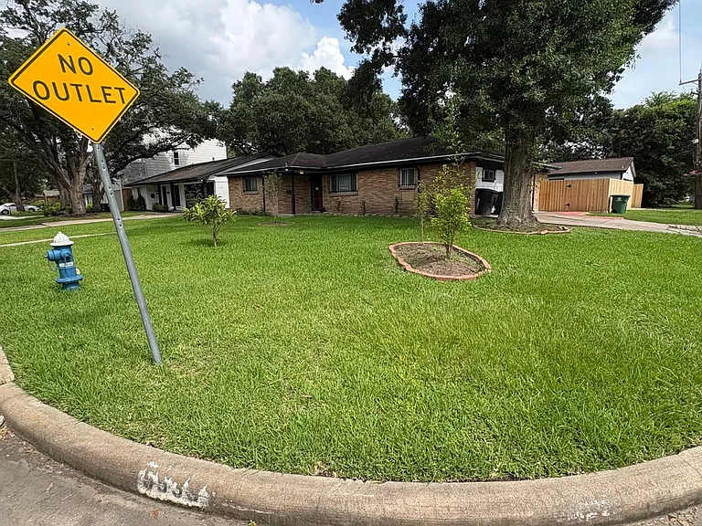 5539 Grape St — Photo 9