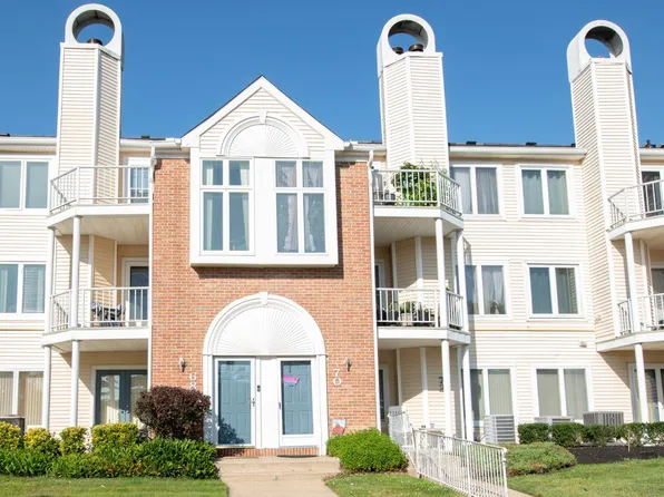 68 Catherine Ct, Levittown, PA 19057