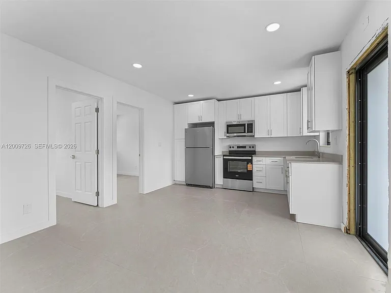 1370 W 29th St #A — Photo 8