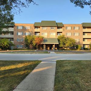 675 Grove Dr APT 113, Elk Grove Village, IL, 60007