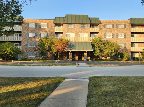 675 Grove Dr APT 113, Elk Grove Village, IL 60007