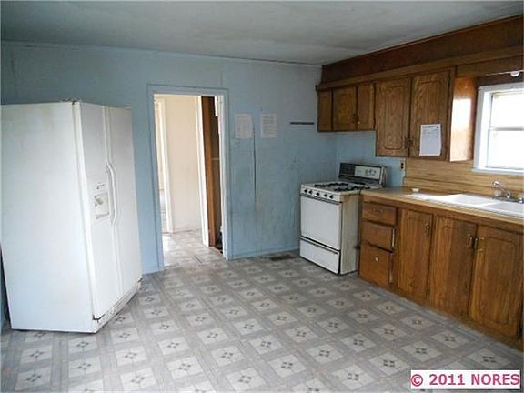 3rd image of 5818 S 32nd West Ave