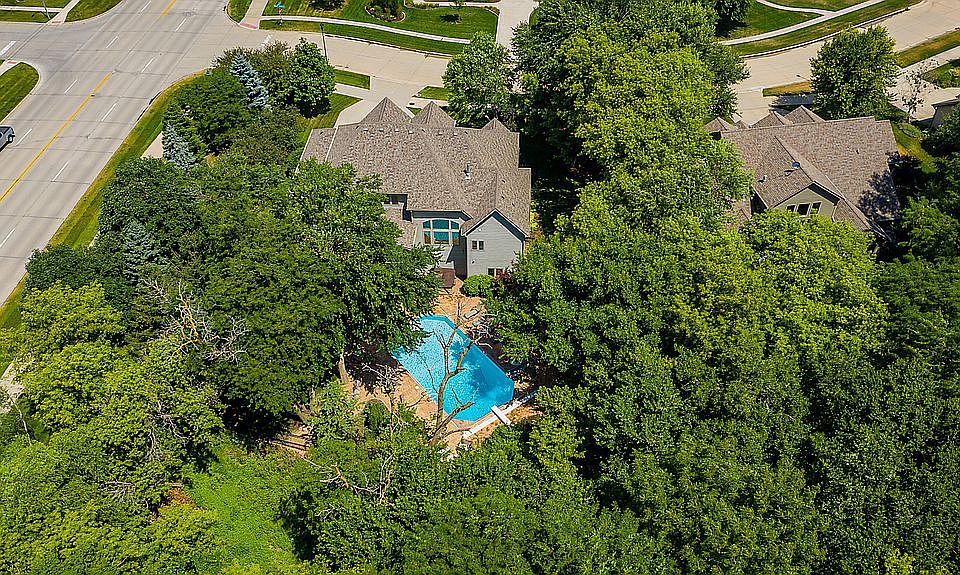 1st image of 8518 Wooded Point Dr