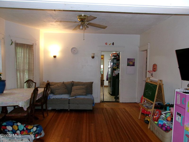 4th image of 111 Sanders Avenue