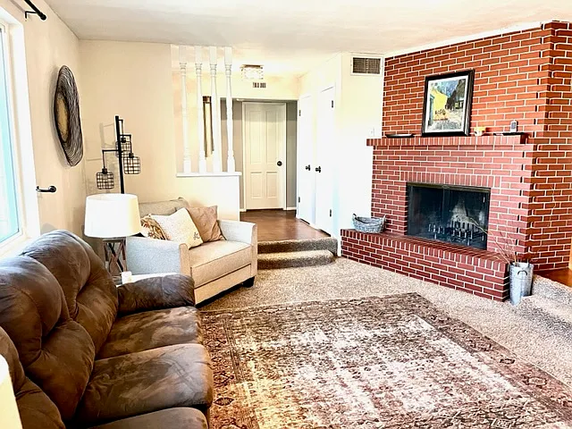 1247 W Devonshire St — Photo 2