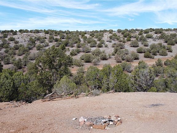 2nd image of 30 N Lookout Canyon Rd