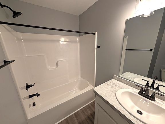 5th image of 1900 W Franklin St #B