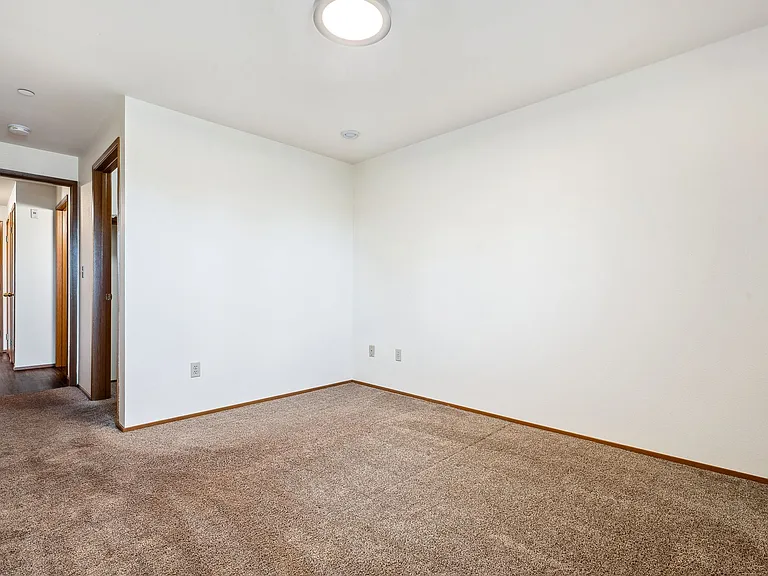 Daniels Apartments — Photo 14