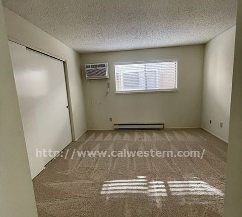 4th image of 880 Canfield Ct #2