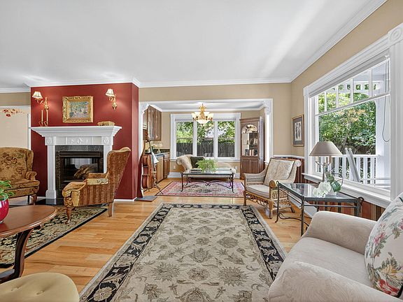 5th image of 496 Beach St