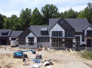 2682 Som Center Rd, Willoughby Hills, OH 44094