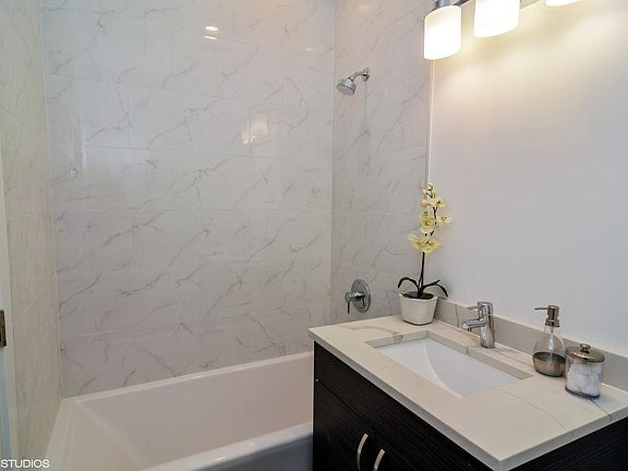 5th image of 3340 N Lawndale Ave Unit 2N