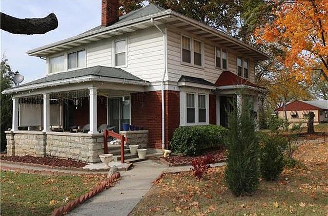 1st image of 2700 S Sterling Ave