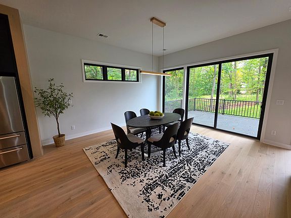 5th image of 40 Lilah Ln