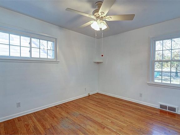 5th image of 763 N Elmwood Dr