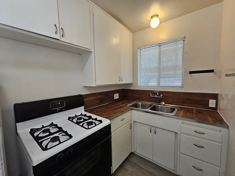 52 N Parkwood Ave #2 — Photo 9