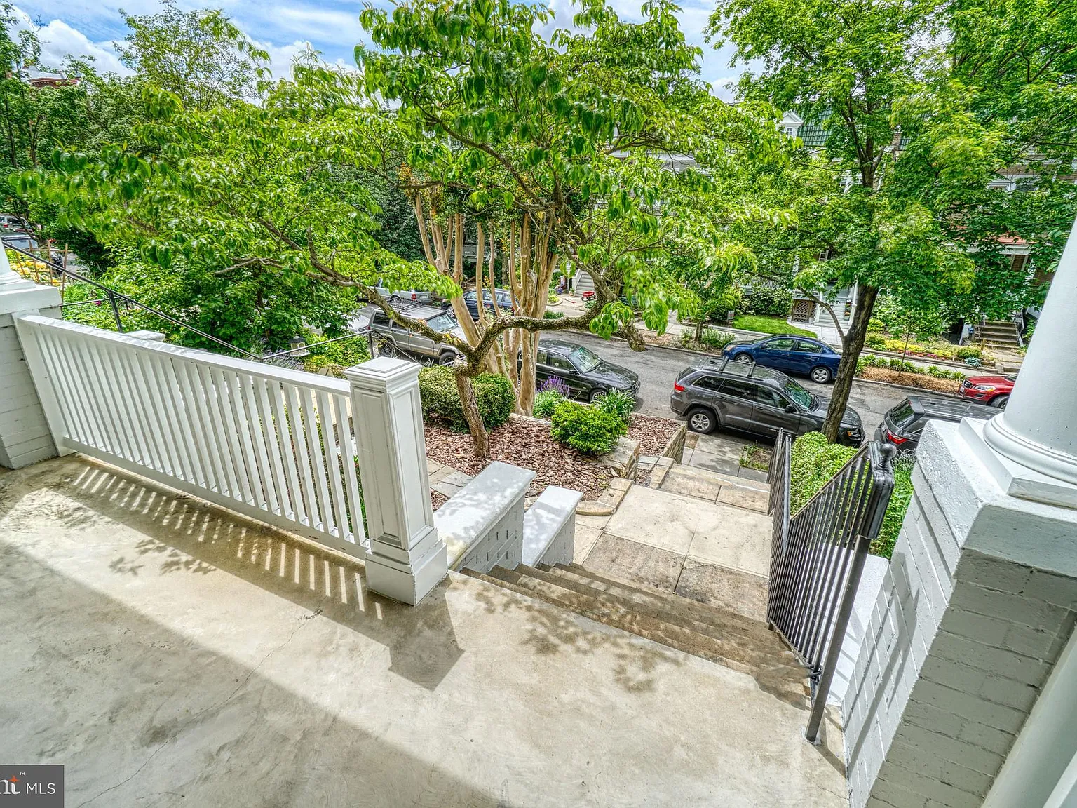 4 bed, 2.0 bath, 2356 sqft, $5,800 — Photo 2