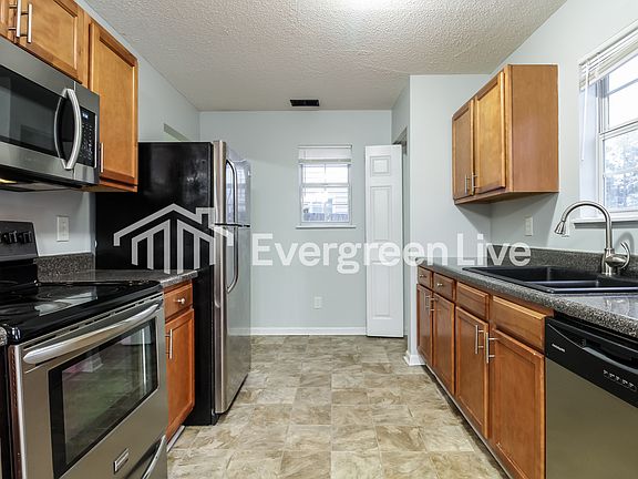 5th image of 486 Fox Trot Dr