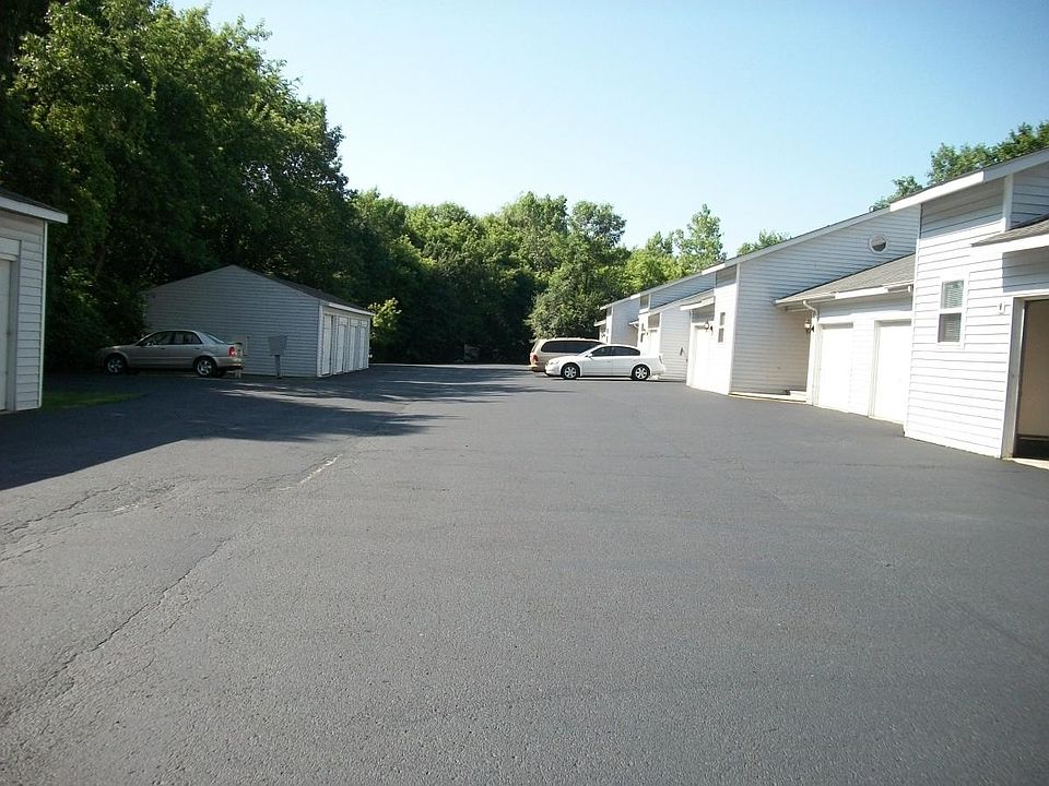 Driveway / Parking Lot
