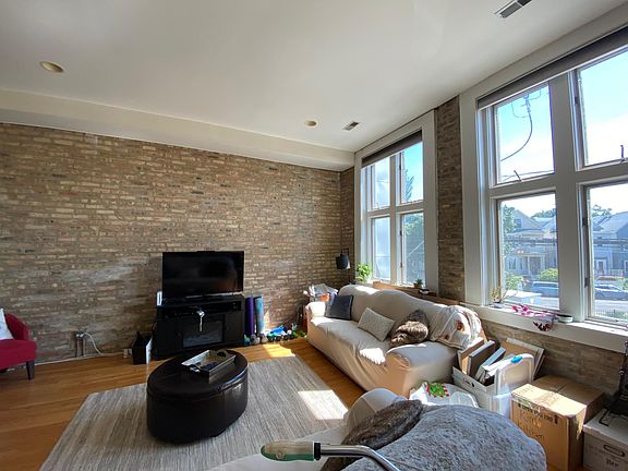 3rd image of 3120 N Lincoln Ave