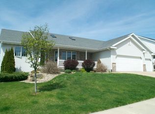 411 Skyview Dr, Waunakee, WI 53597