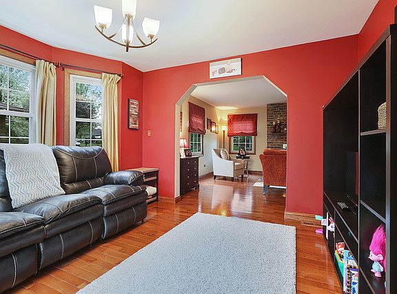 5th image of 13917 W Meath Dr
