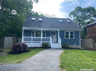 110 N Dunton Ave, East Patchogue, NY 11772