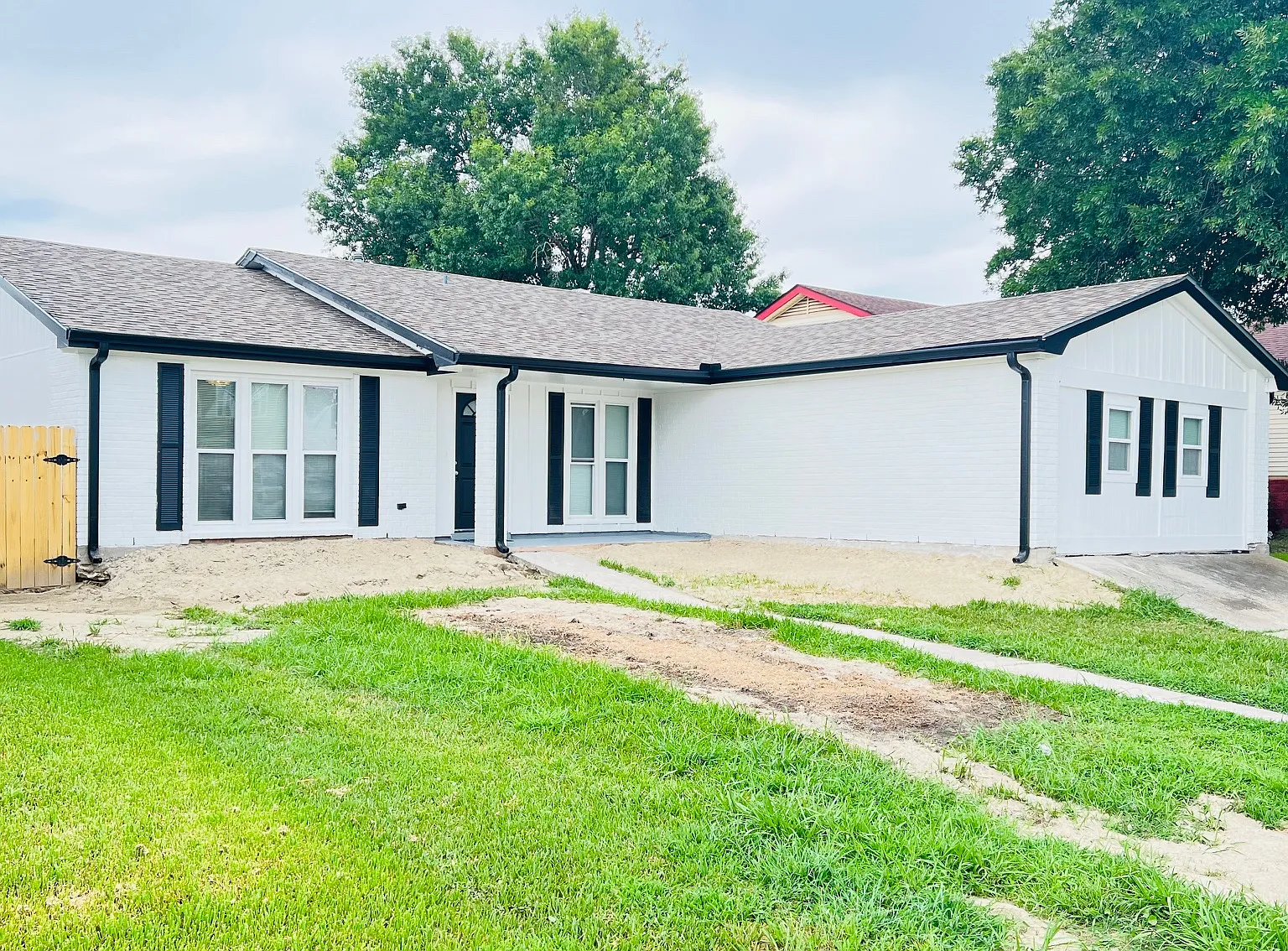 4 bed, 2000 sqft, $2,200 — Photo 1