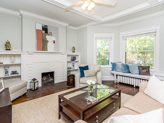 4th image of 607 W Fullerton Pkwy APT 2