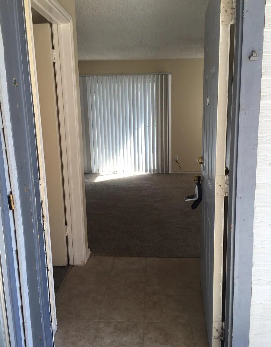 2 bed, 940 sqft, $1,360 — Photo 2