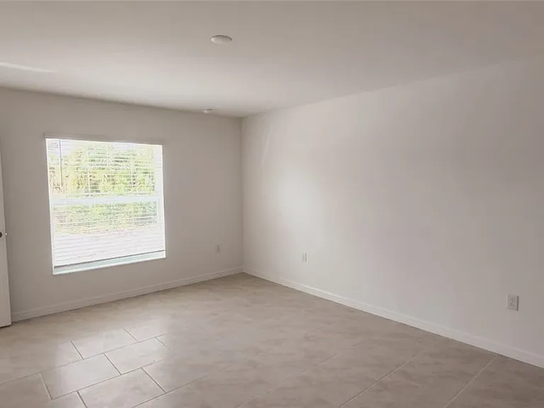 Progress Ave — Photo 18