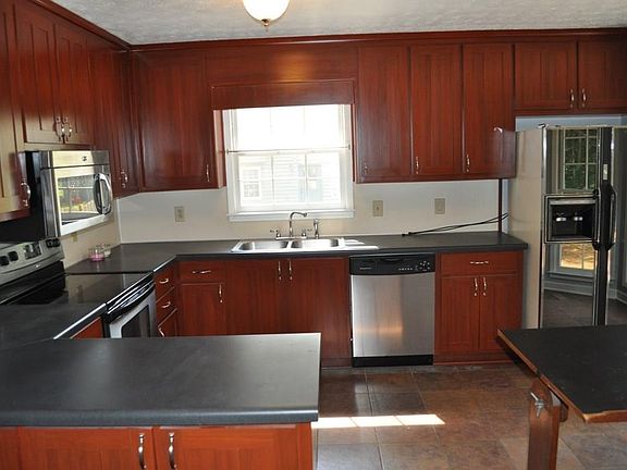 2nd image of 211 Lexington Dr