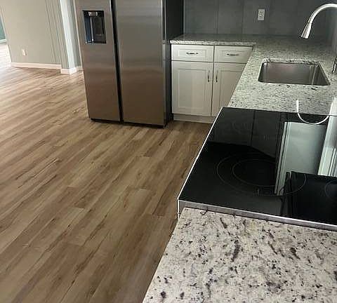 5th image of 100 E Hampton Dr