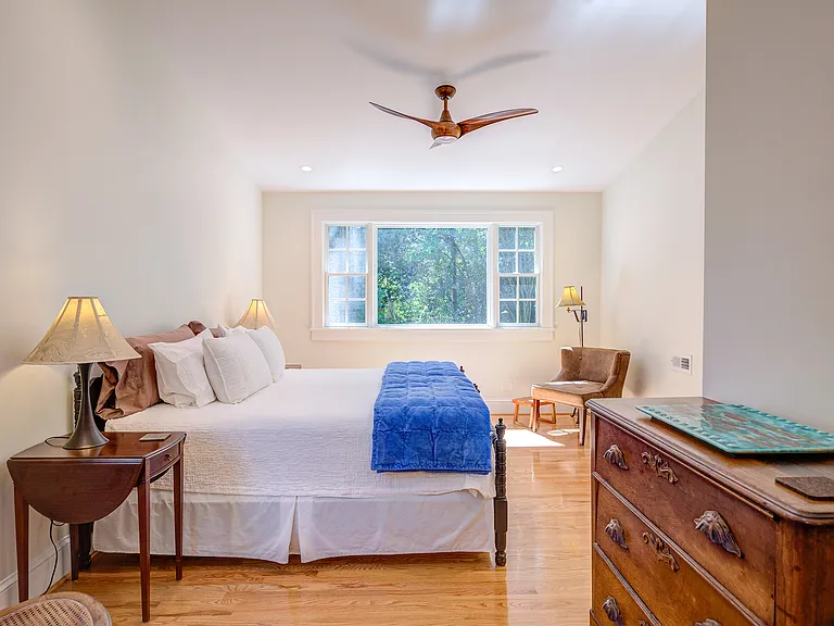 Upstairs King bed or Twin beds option.