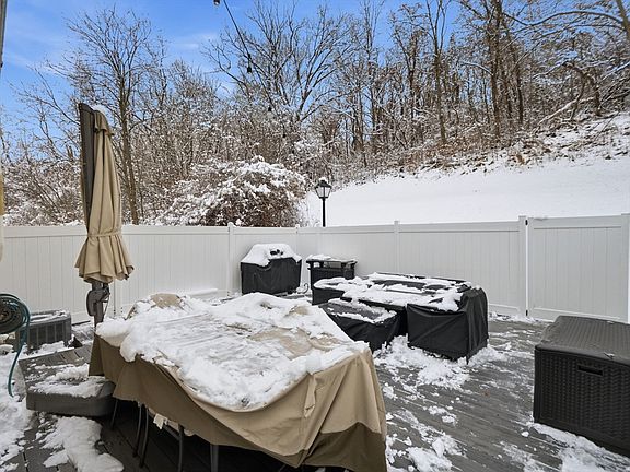 5th image of 105 Ferry Rd #105