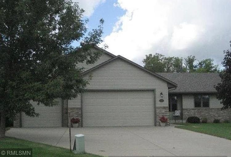 1st image of 704 Ash Cir
