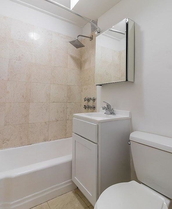 1st image of 202 6th Ave #7C